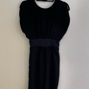 Zara size XS- navy jumpsuit that will snatch your waist! cute petal ankle slit